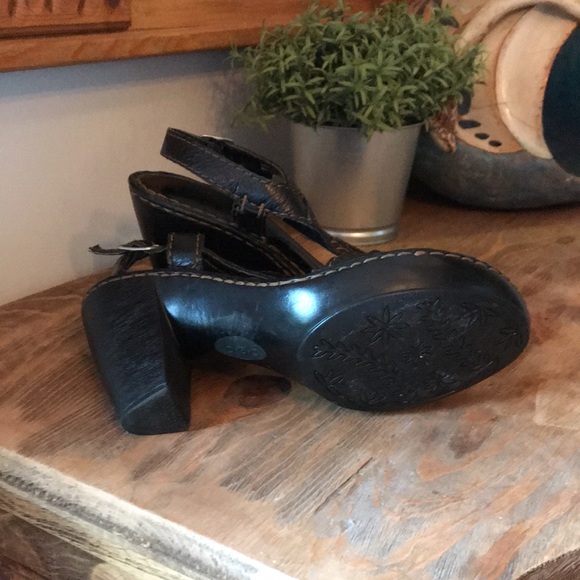 Sandals - Picture 3 of 4